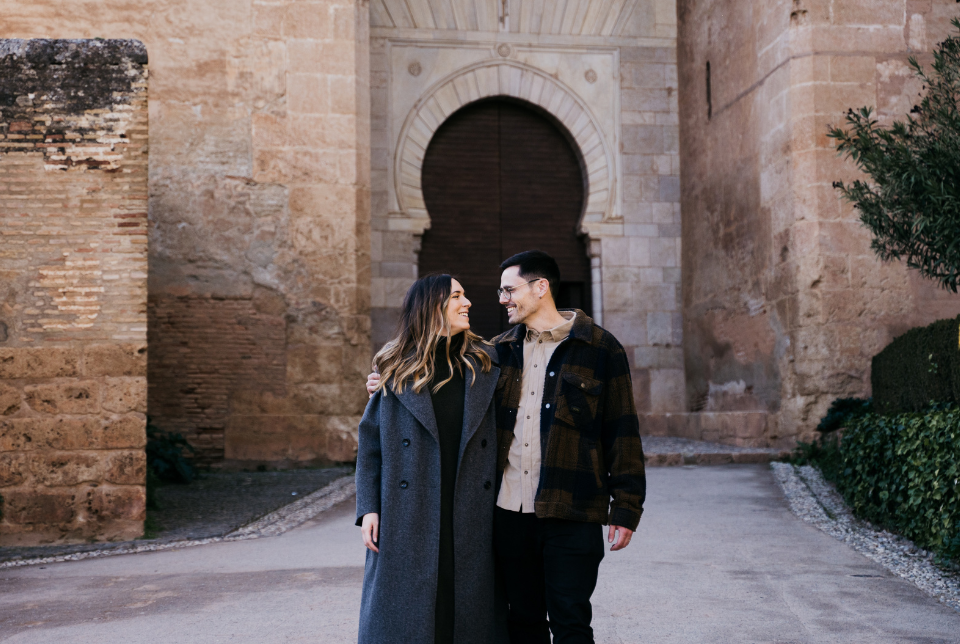 Pre-wedding photoshoot in Granada: original ideas for capturing your love – Isa Molina