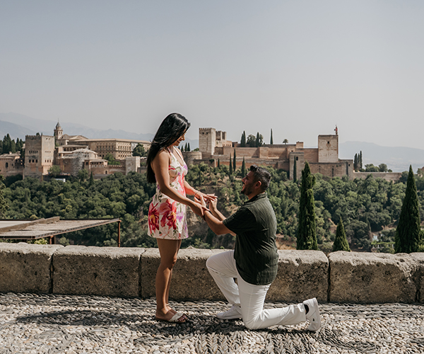 pedida de mano en el mirador de San Nicolás